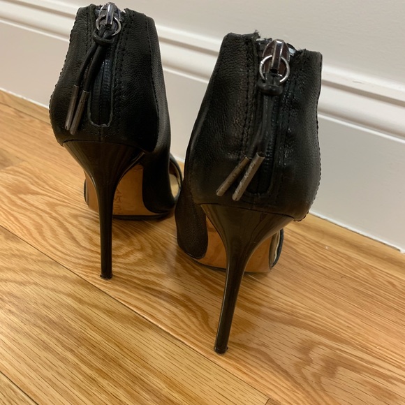 L.A.M.B. Black Theo Cutout Pumps Size 7/7.5 - Picture 3 of 8